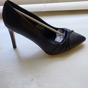 NWT New York & Company Navy Pump